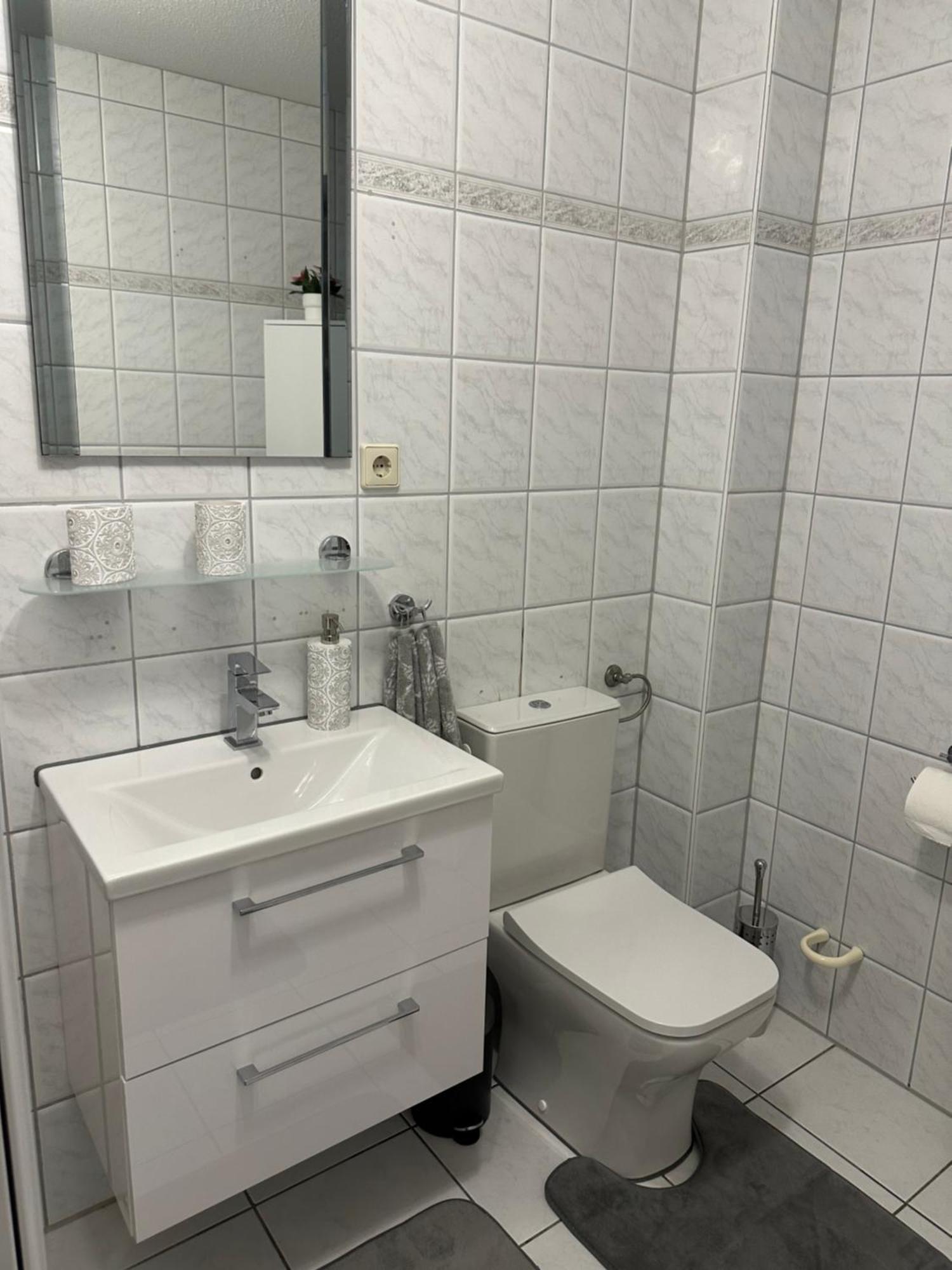 Zum Kaeutzchen 120Qm Ferienhaus 8 Personen 4 Schlafzimmer Nossentiner Huette Экстерьер фото