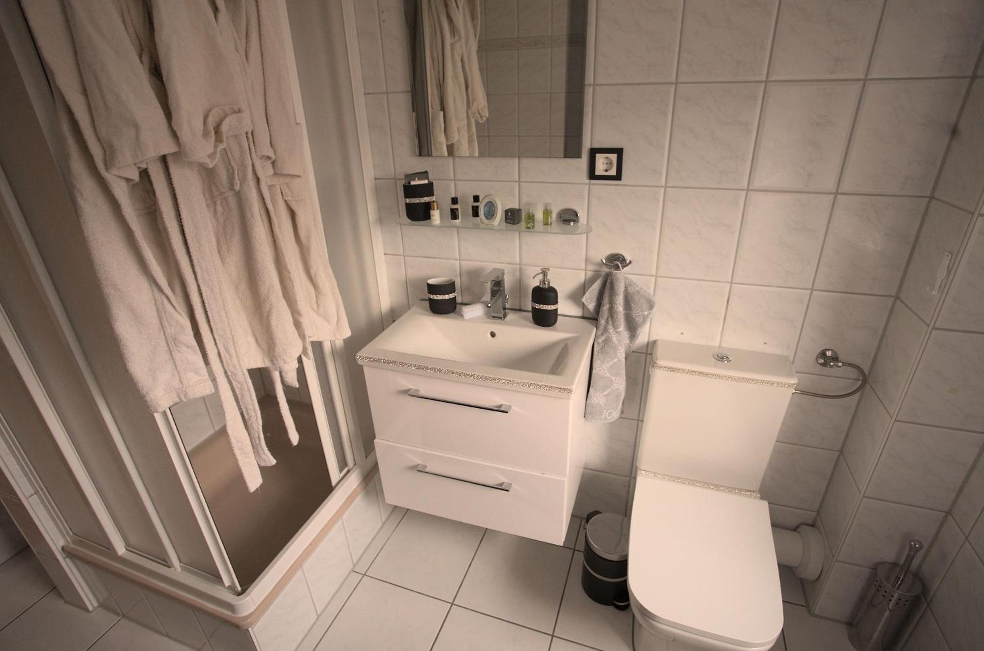 Zum Kaeutzchen 120Qm Ferienhaus 8 Personen 4 Schlafzimmer Nossentiner Huette Экстерьер фото